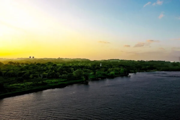 El Canal de Panamá en 2026: dos presiones distintas, y por qué se confunden